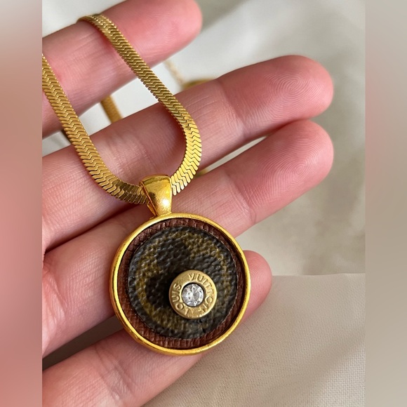 Louis Vuitton Necklace & Earrings - Picture 5 of 8